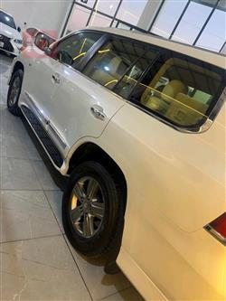 تۆیۆتا لاند کروزەر